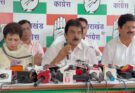 राजनीति: कांग्रेस का चढ़ावा विवाद से सरकार पर हमला। राहुल गांधी के दौरे और सुलभ शौचालय विवाद ने बढ़ाई सियासी गर्मी