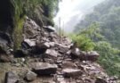 बिग ब्रेकिंग: मलबे और बोल्डरों से फिर थमी केदारनाथ यात्रा, पैदल मार्ग बंद, यात्रियों की आवाजाही रोकी
