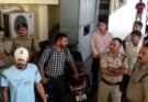 बड़ी खबर: स्कूल जाते समय प्रधानाचार्य की चाकू से हत्या, आरोपी बाबू की तलाश में पुलिस